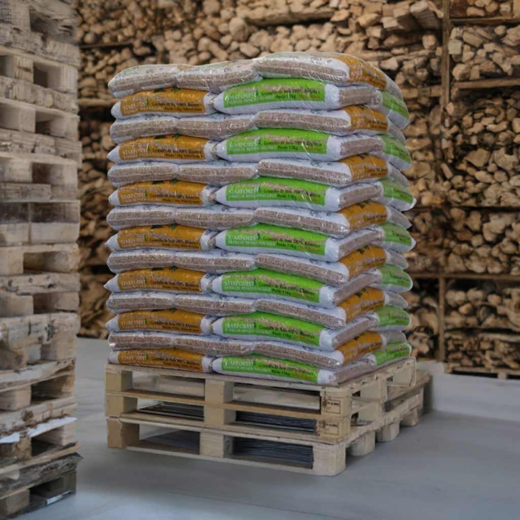 Starforest Holzpellets auf Paletten